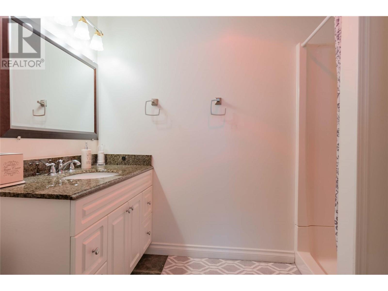 2381 Mcbride Street, Trail, British Columbia  V1R 3A6 - Photo 32 - 10338018