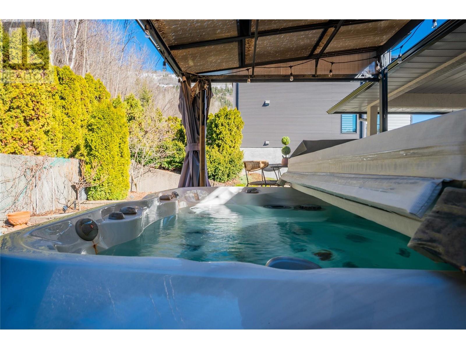 2381 Mcbride Street, Trail, British Columbia  V1R 3A6 - Photo 40 - 10338018