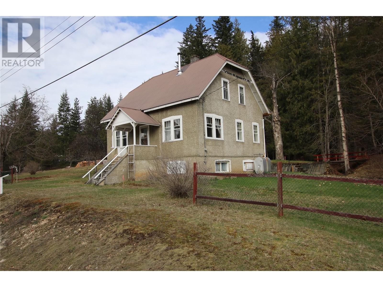 431 Alexander Road, Nakusp, British Columbia  V0G 1R1 - Photo 2 - 10339223