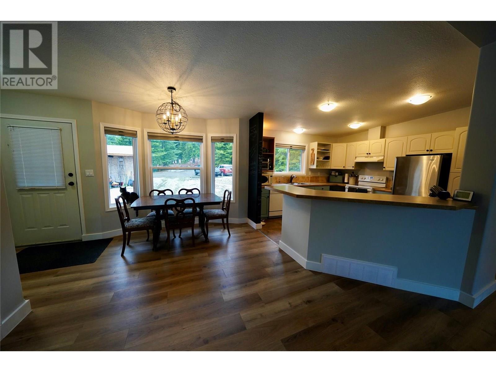 700 Heyland Road, Balfour, British Columbia  V0G 1C0 - Photo 11 - 10340327