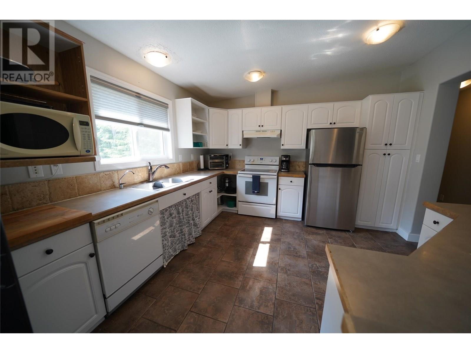 700 Heyland Road, Balfour, British Columbia  V0G 1C0 - Photo 17 - 10340327