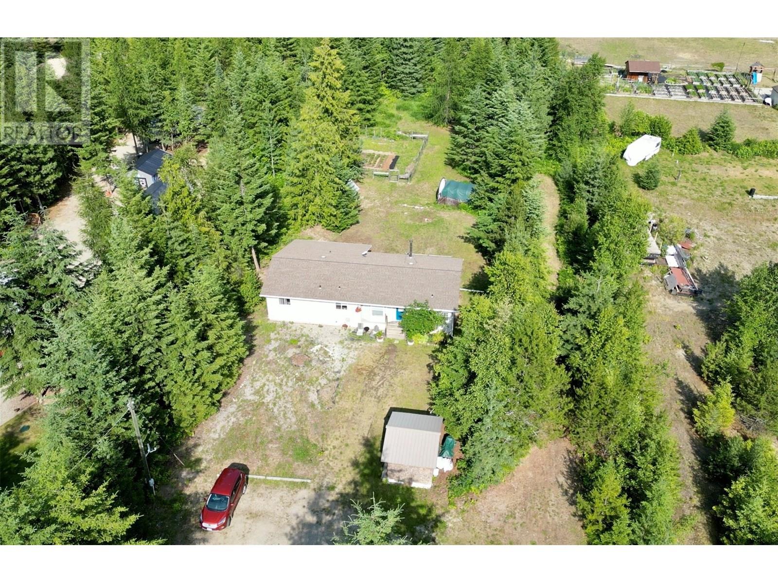700 Heyland Road, Balfour, British Columbia  V0G 1C0 - Photo 2 - 10340327