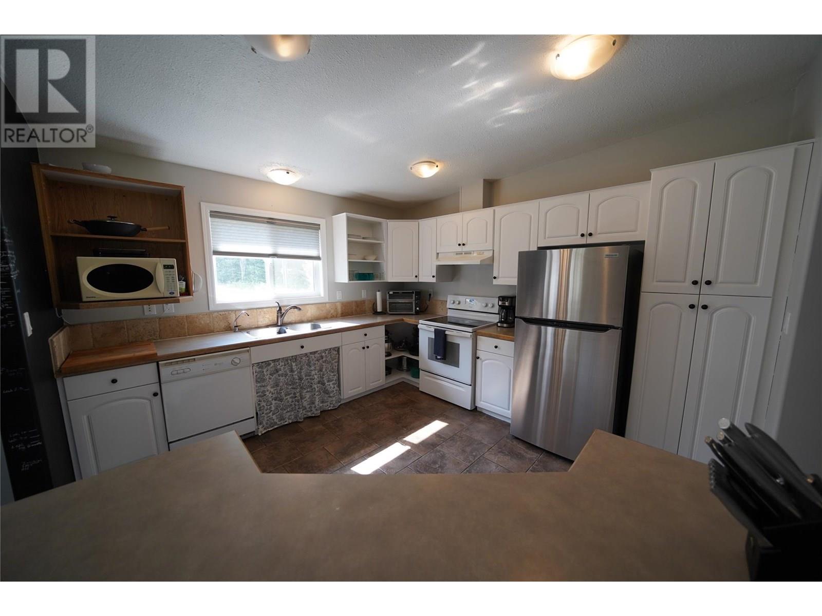 700 Heyland Road, Balfour, British Columbia  V0G 1C0 - Photo 21 - 10340327