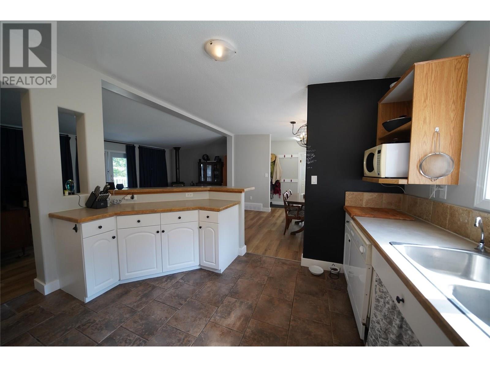 700 Heyland Road, Balfour, British Columbia  V0G 1C0 - Photo 24 - 10340327