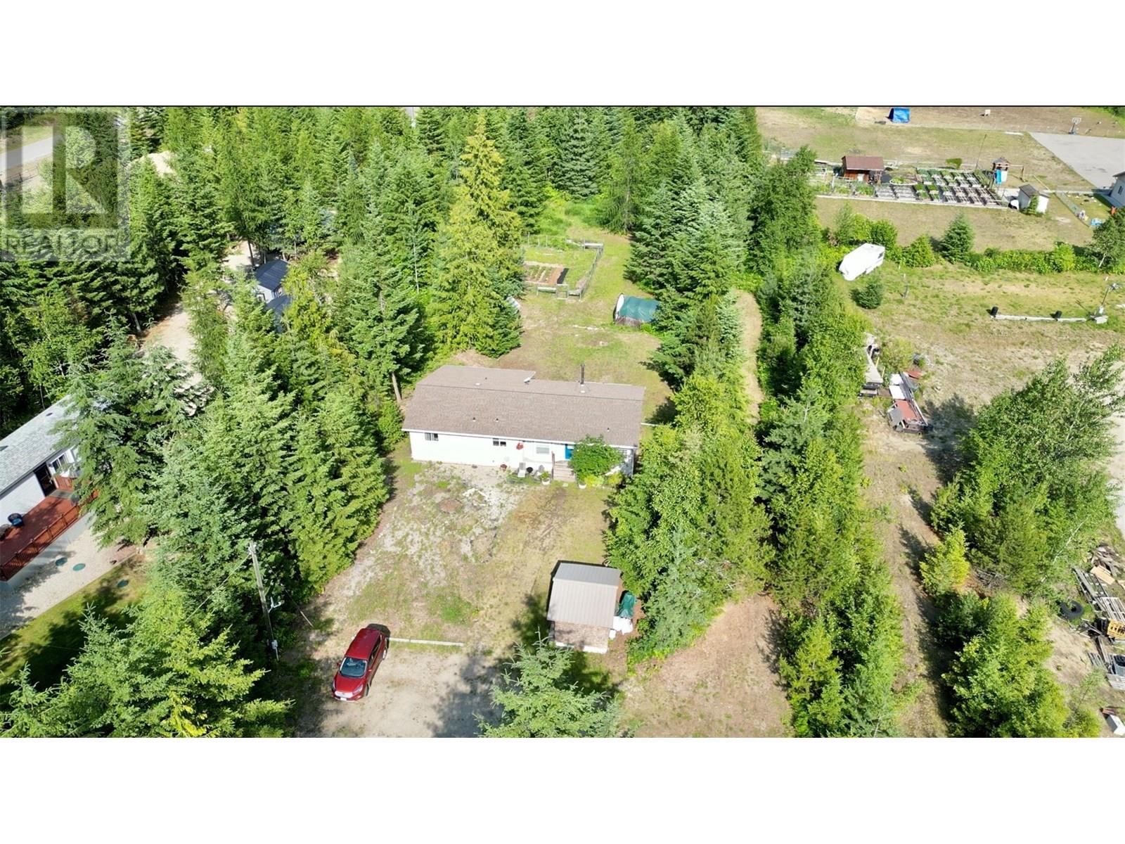700 Heyland Road, Balfour, British Columbia  V0G 1C0 - Photo 3 - 10340327