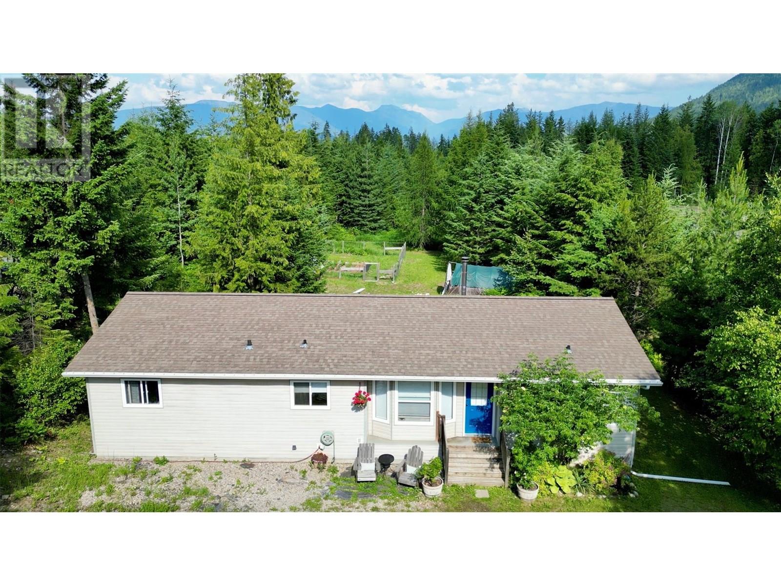 700 Heyland Road, Balfour, British Columbia  V0G 1C0 - Photo 4 - 10340327