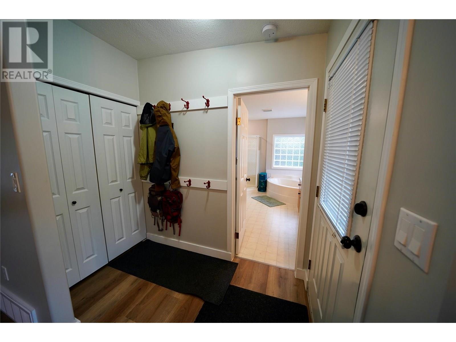 700 Heyland Road, Balfour, British Columbia  V0G 1C0 - Photo 8 - 10340327