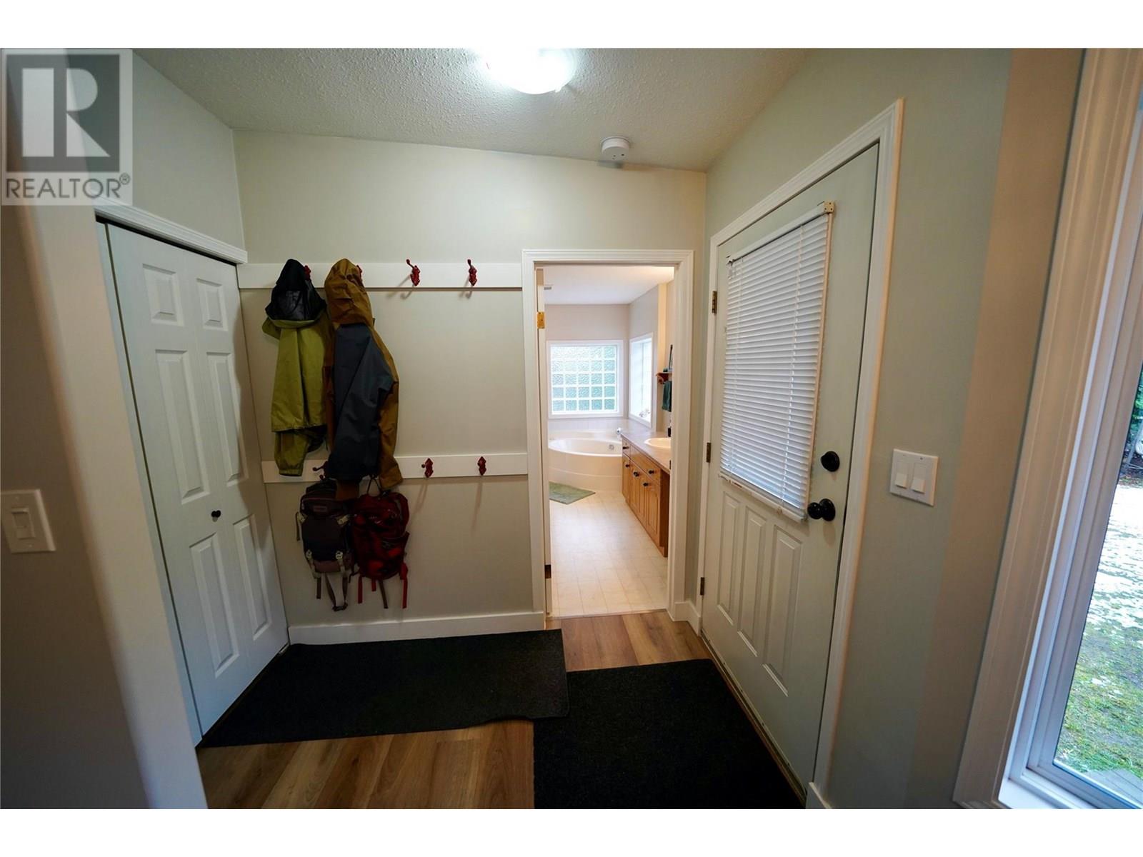 700 Heyland Road, Balfour, British Columbia  V0G 1C0 - Photo 9 - 10340327