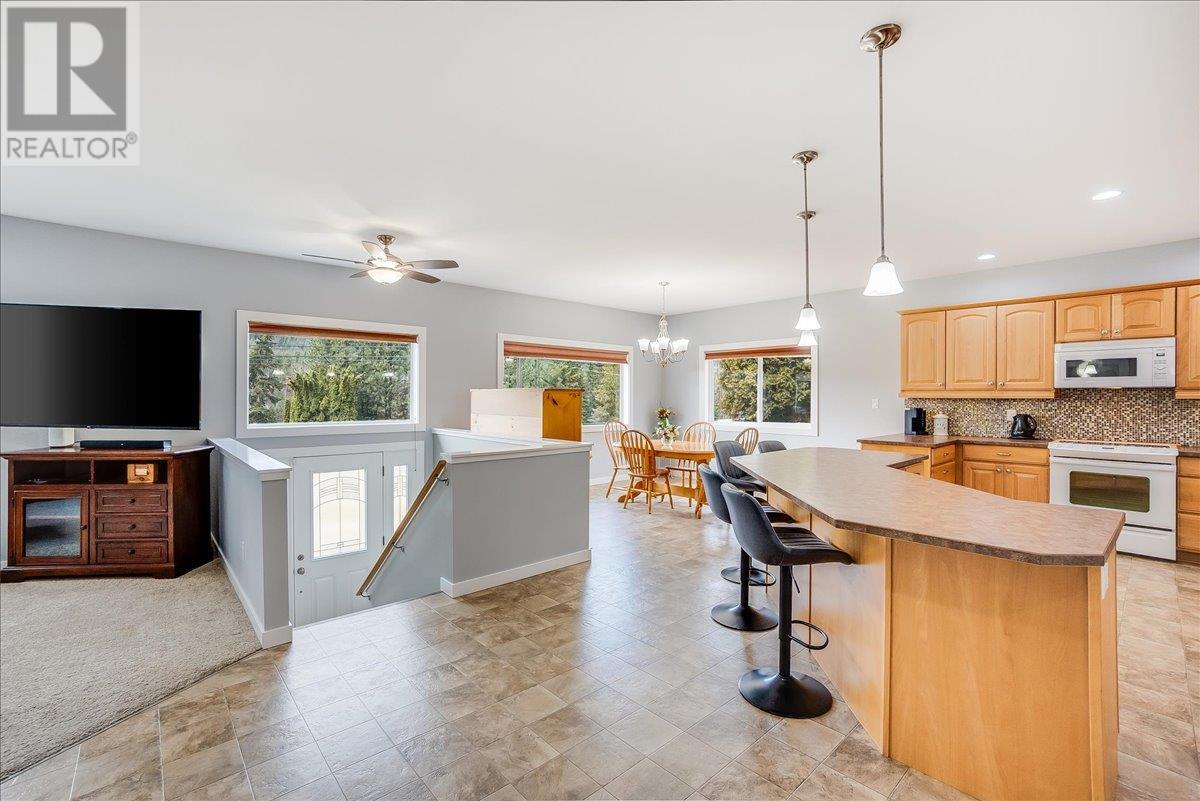 8480 Highway 22a, Trail, British Columbia  V1R 4W8 - Photo 18 - 10340482