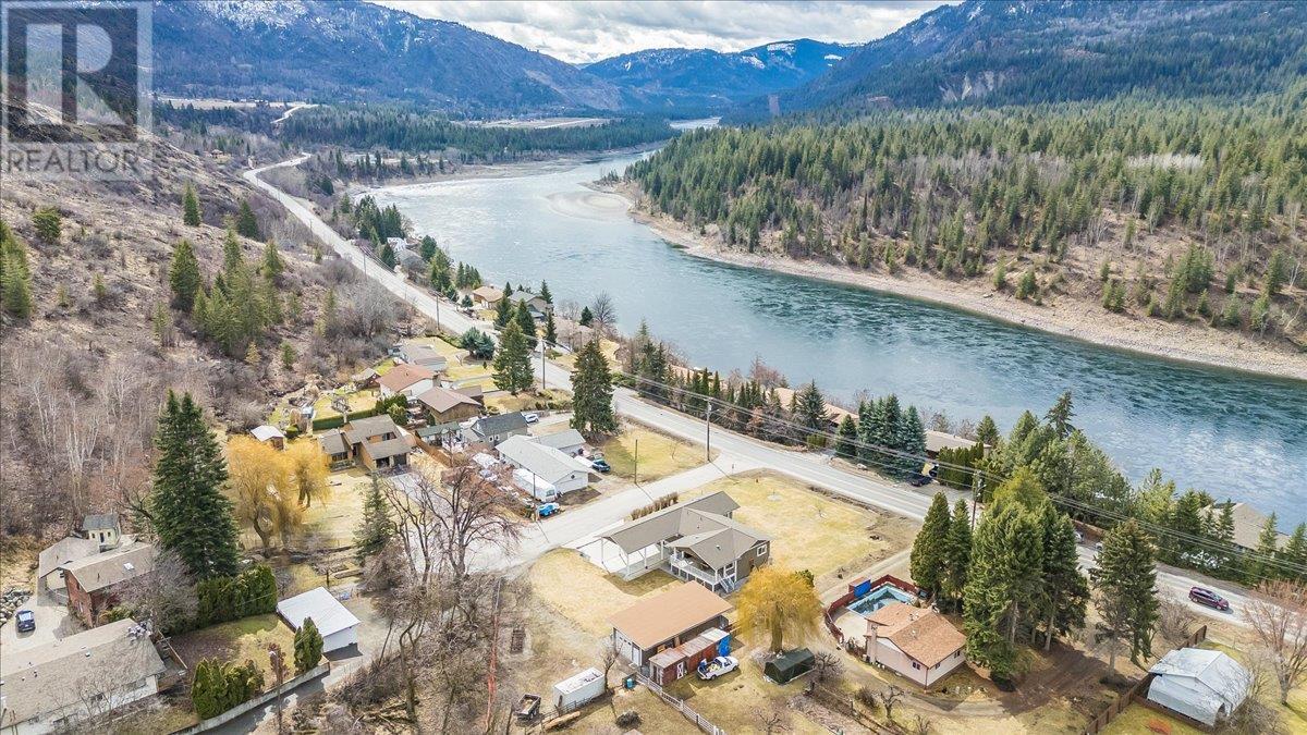8480 Highway 22a, Trail, British Columbia  V1R 4W8 - Photo 3 - 10340482