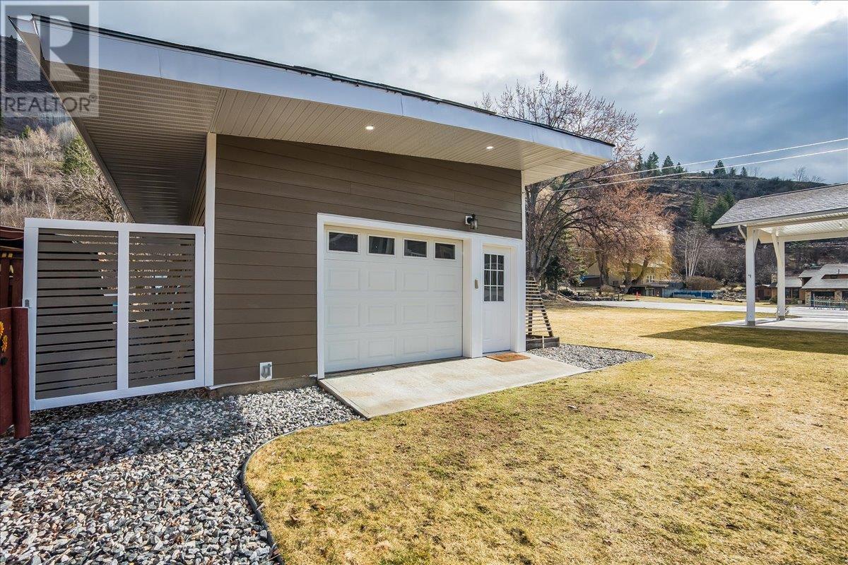 8480 Highway 22a, Trail, British Columbia  V1R 4W8 - Photo 56 - 10340482