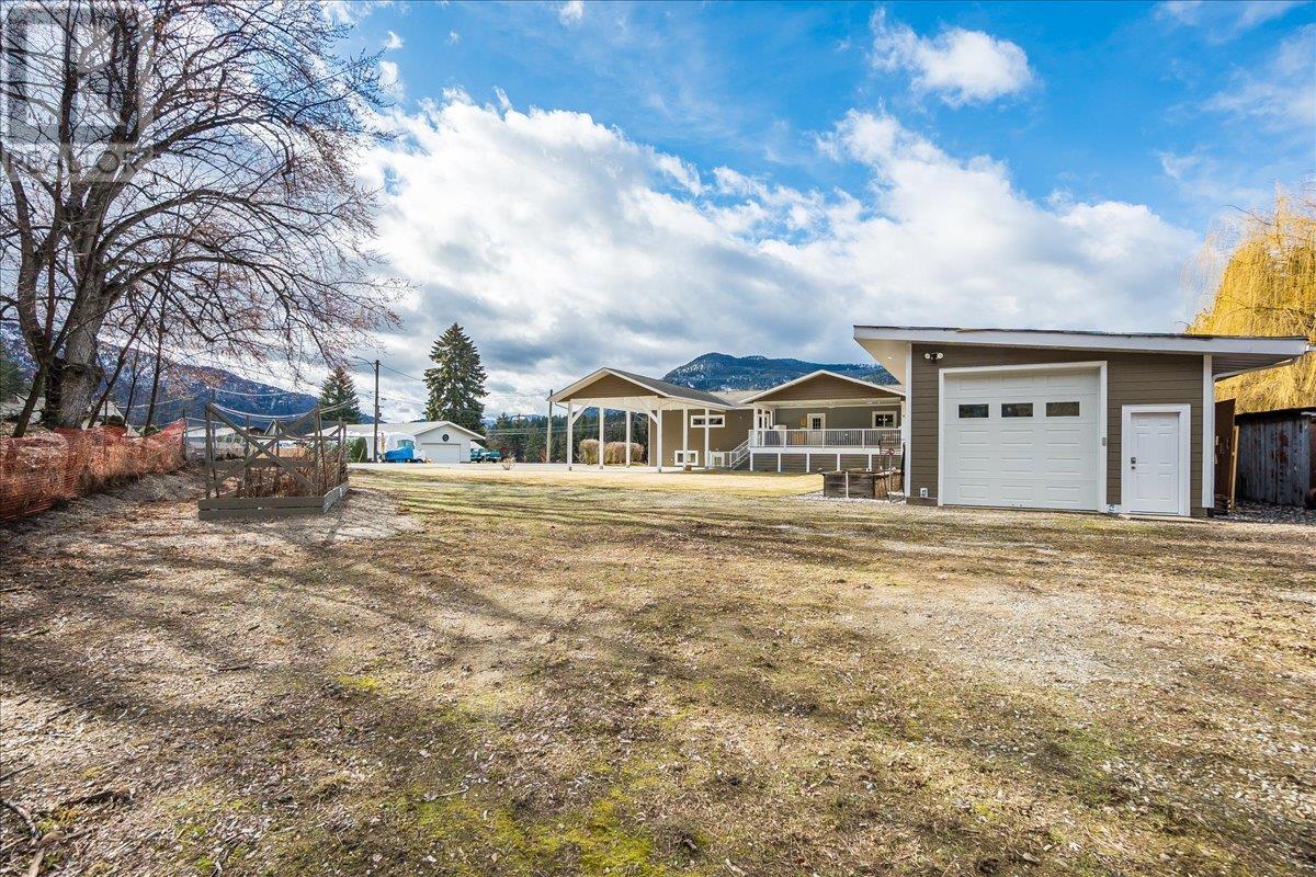8480 Highway 22a, Trail, British Columbia  V1R 4W8 - Photo 65 - 10340482