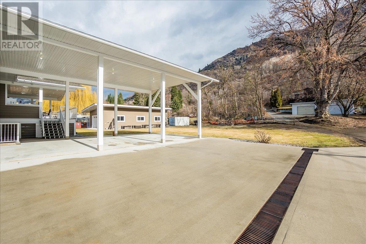 8480 Highway 22a, Trail, British Columbia  V1R 4W8 - Photo 71 - 10340482