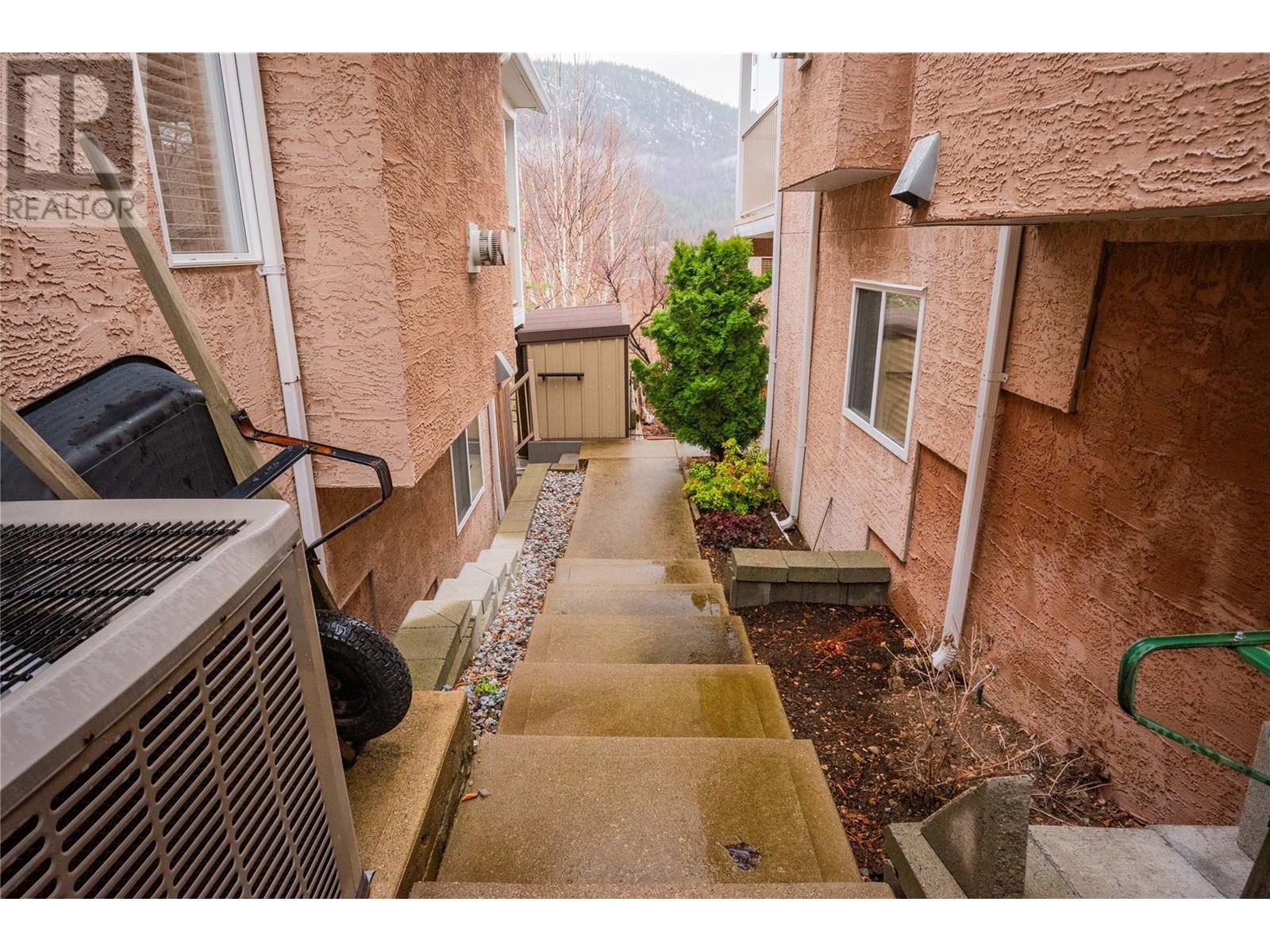 8102 Birchwood Drive, Trail, British Columbia  V1R 4Y3 - Photo 32 - 10340603