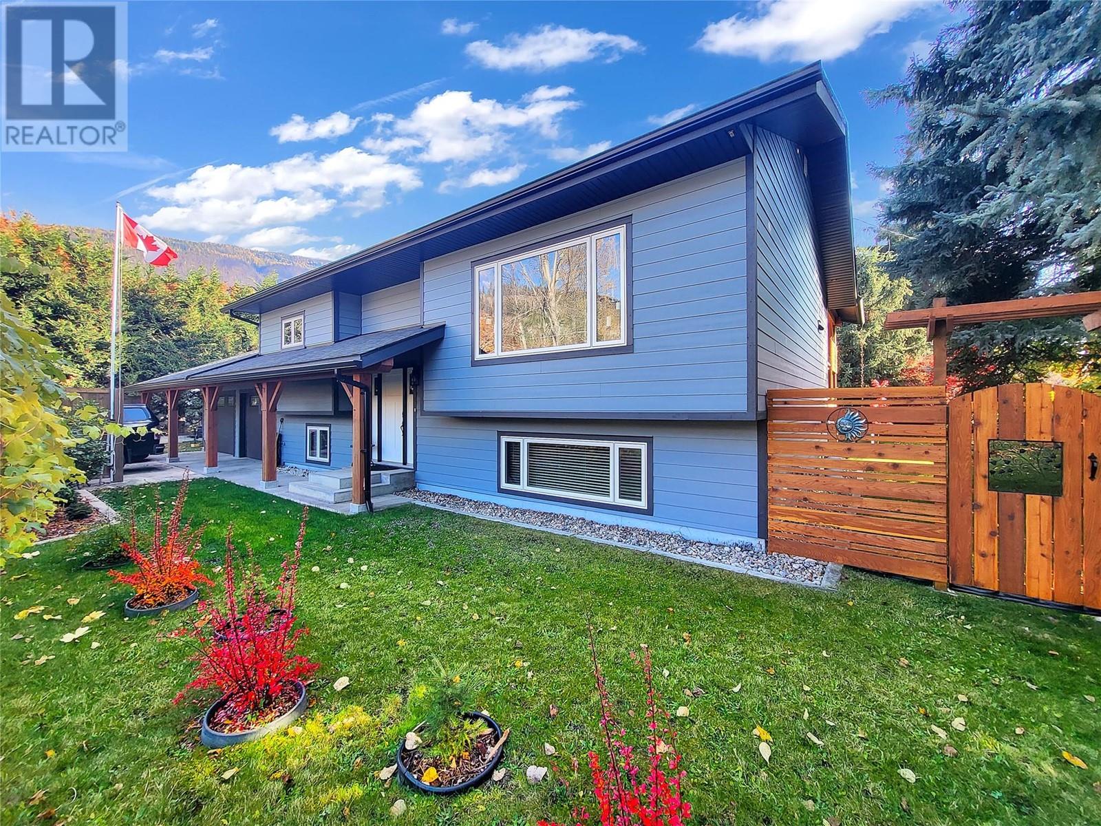 303 Delany Avenue, Slocan, British Columbia  V0G 2C0 - Photo 1 - 10341059