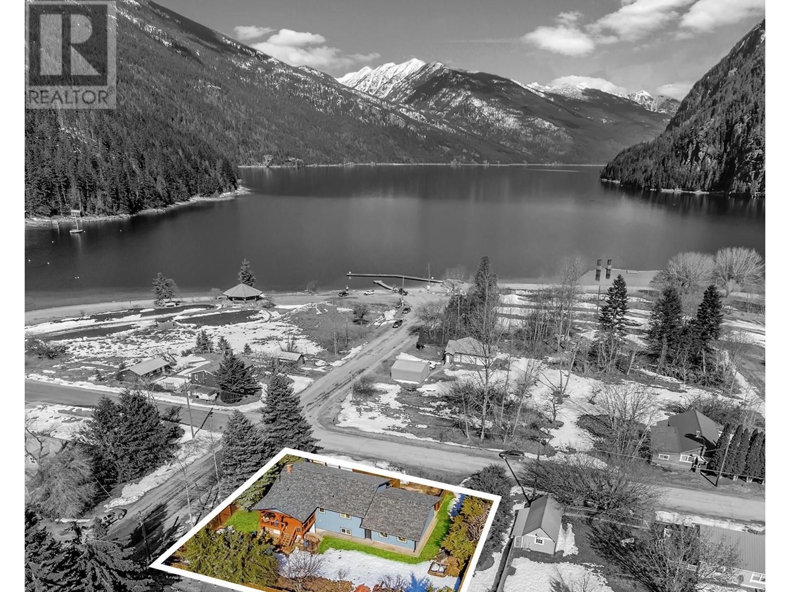 303 Delany Avenue, Slocan, British Columbia  V0G 2C0 - Photo 10 - 10341059