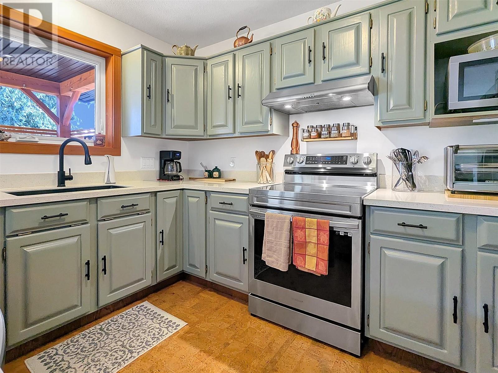 303 Delany Avenue, Slocan, British Columbia  V0G 2C0 - Photo 16 - 10341059