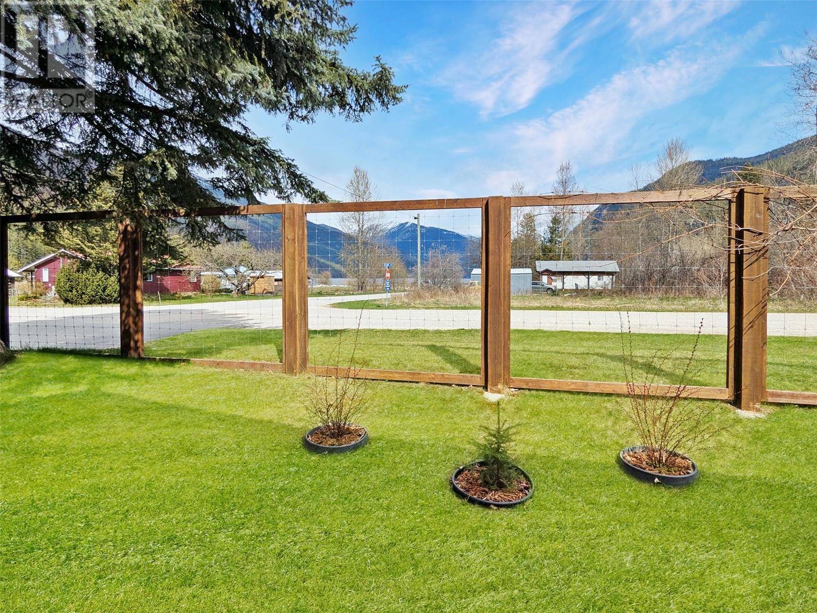 303 Delany Avenue, Slocan, British Columbia  V0G 2C0 - Photo 4 - 10341059