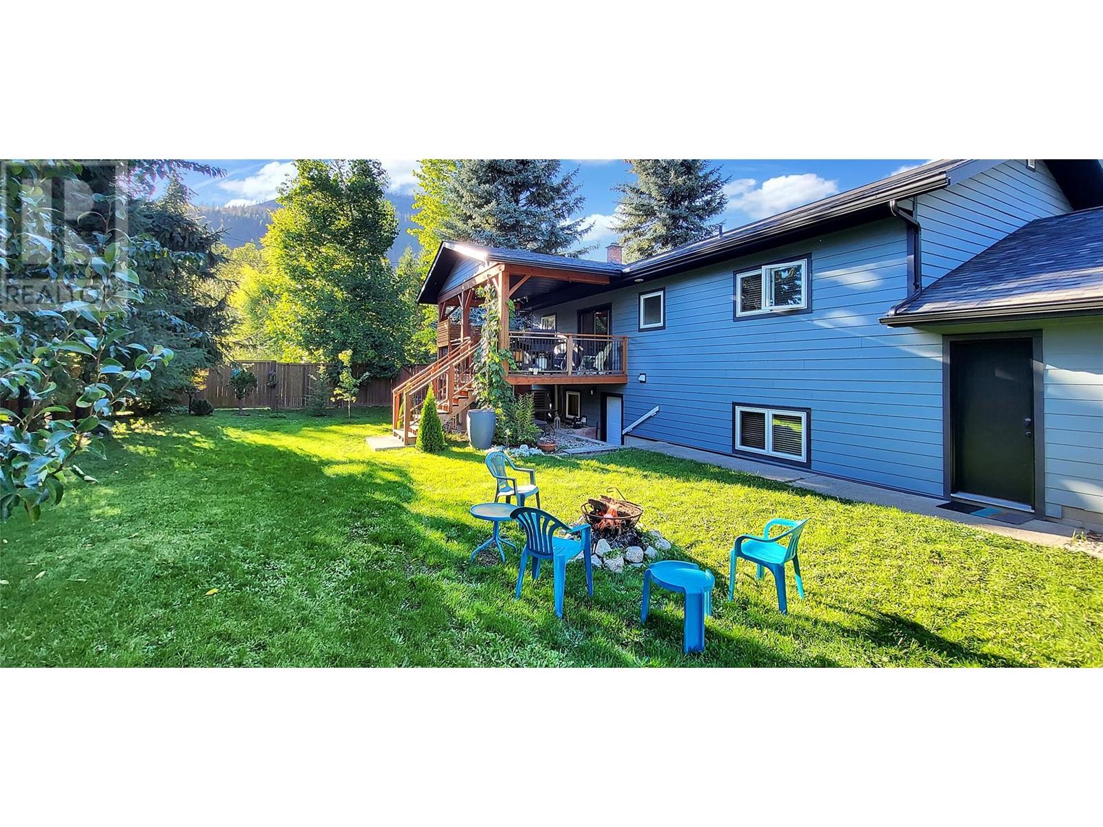 303 Delany Avenue, Slocan, British Columbia  V0G 2C0 - Photo 7 - 10341059