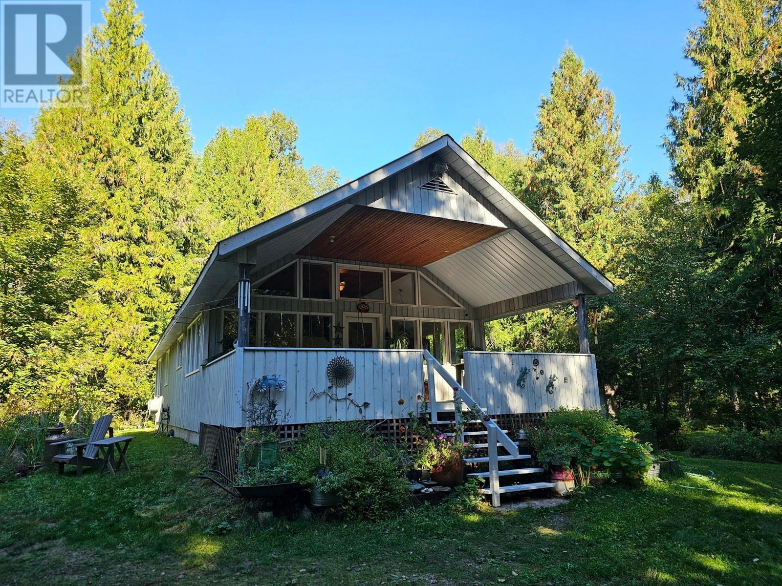 5598 Minart Road, Winlaw, British Columbia  V0G 2J0 - Photo 1 - 10341171