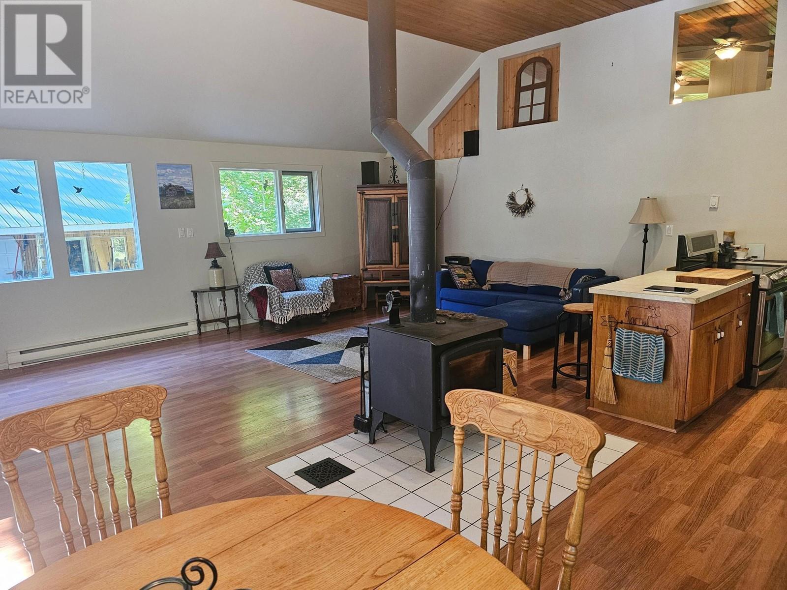 5598 Minart Road, Winlaw, British Columbia  V0G 2J0 - Photo 12 - 10341171