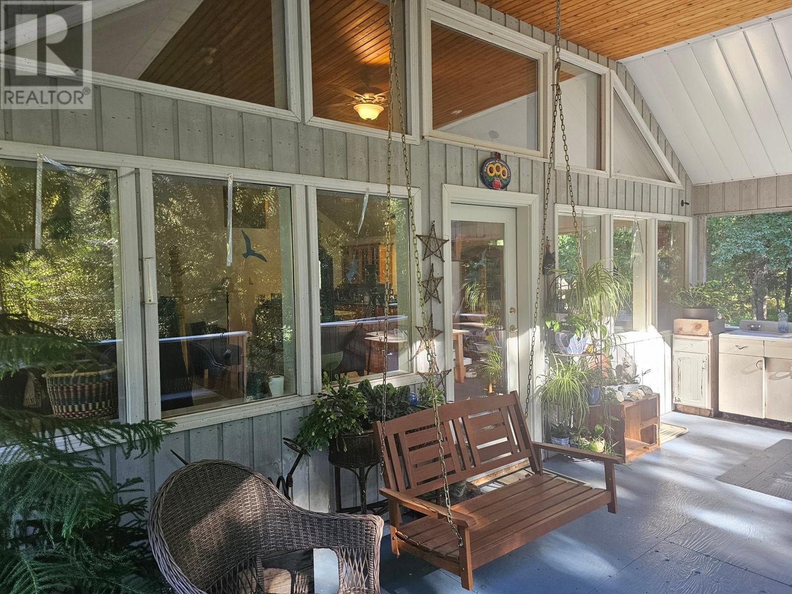 5598 Minart Road, Winlaw, British Columbia  V0G 2J0 - Photo 5 - 10341171