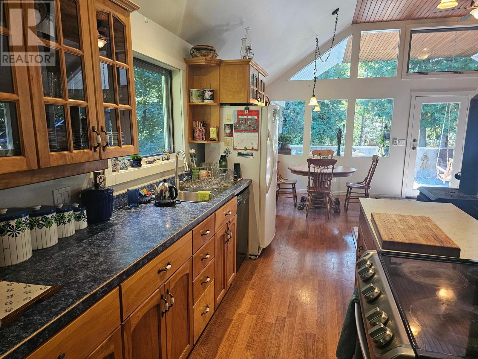 5598 Minart Road, Winlaw, British Columbia  V0G 2J0 - Photo 6 - 10341171