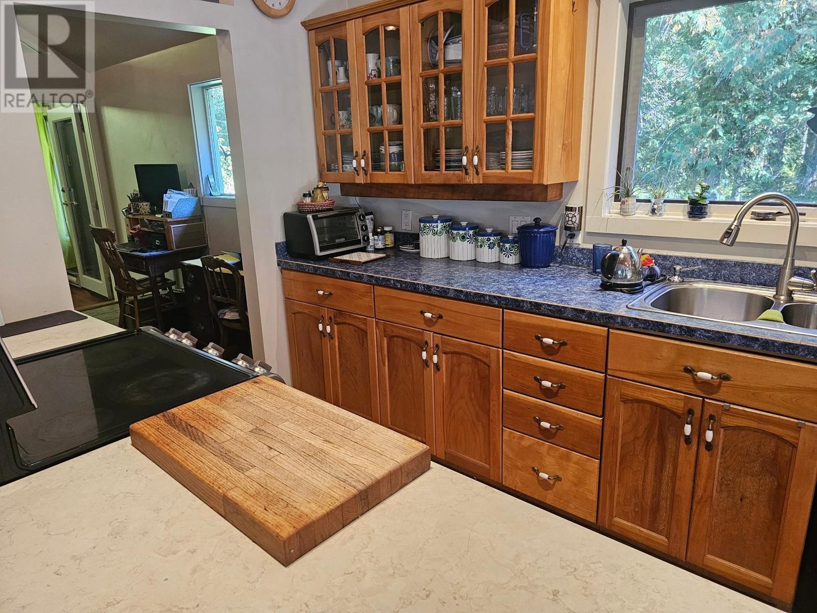5598 Minart Road, Winlaw, British Columbia  V0G 2J0 - Photo 7 - 10341171