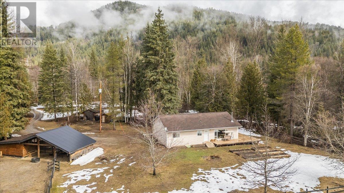 304 Hubscher Road, Fruitvale, British Columbia  V0G 1L1 - Photo 1 - 10339674