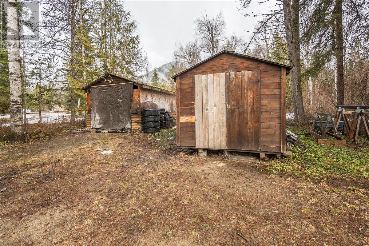 304 Hubscher Road, Fruitvale, British Columbia  V0G 1L1 - Photo 11 - 10339674