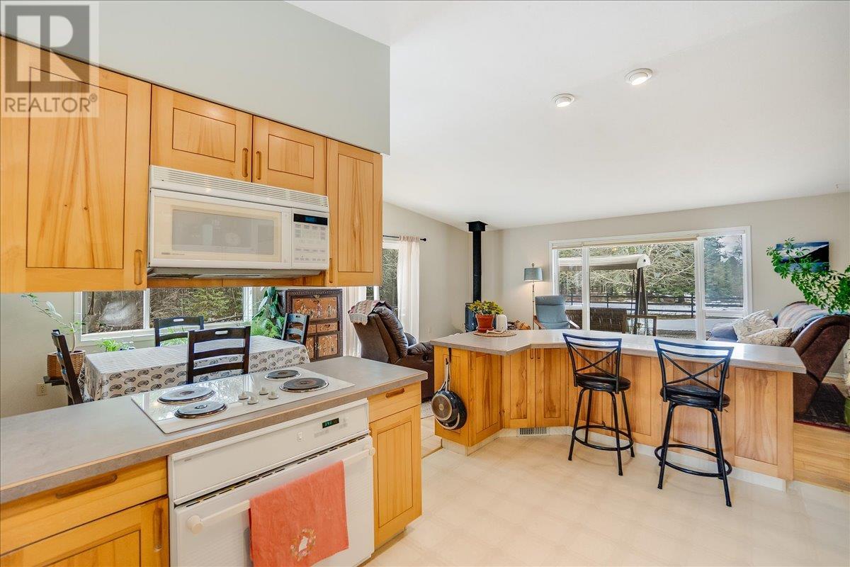 304 Hubscher Road, Fruitvale, British Columbia  V0G 1L1 - Photo 13 - 10339674
