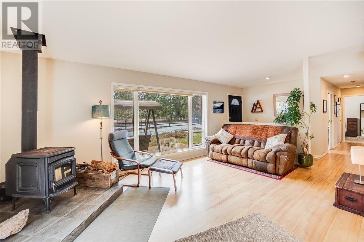 304 Hubscher Road, Fruitvale, British Columbia  V0G 1L1 - Photo 16 - 10339674