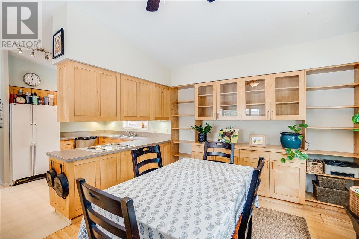 304 Hubscher Road, Fruitvale, British Columbia  V0G 1L1 - Photo 17 - 10339674