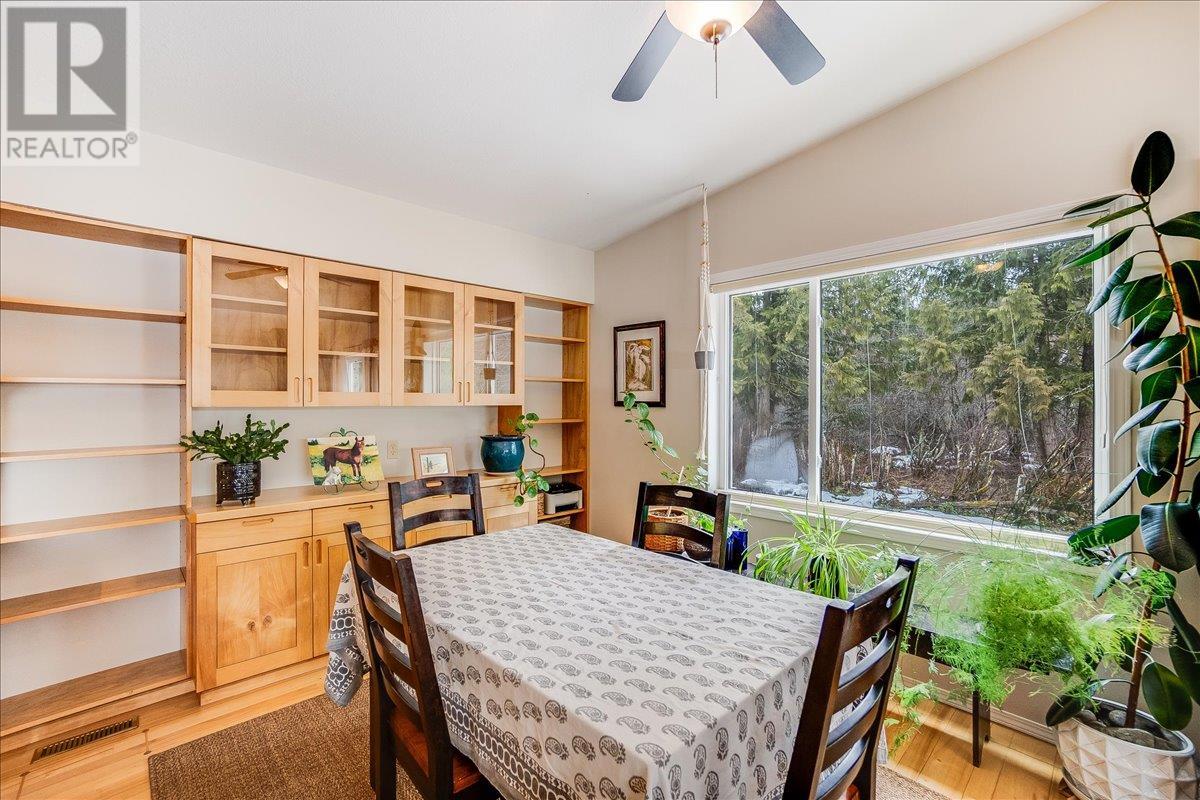 304 Hubscher Road, Fruitvale, British Columbia  V0G 1L1 - Photo 18 - 10339674
