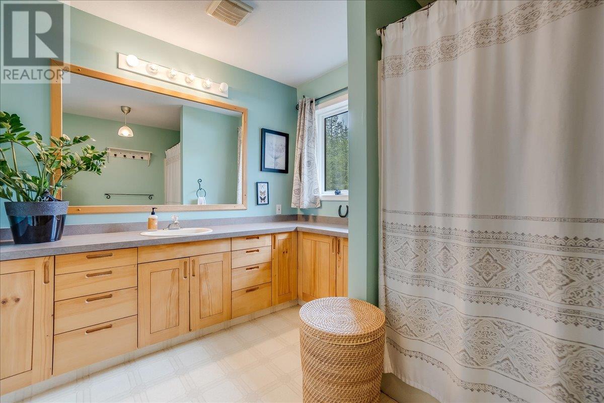 304 Hubscher Road, Fruitvale, British Columbia  V0G 1L1 - Photo 34 - 10339674