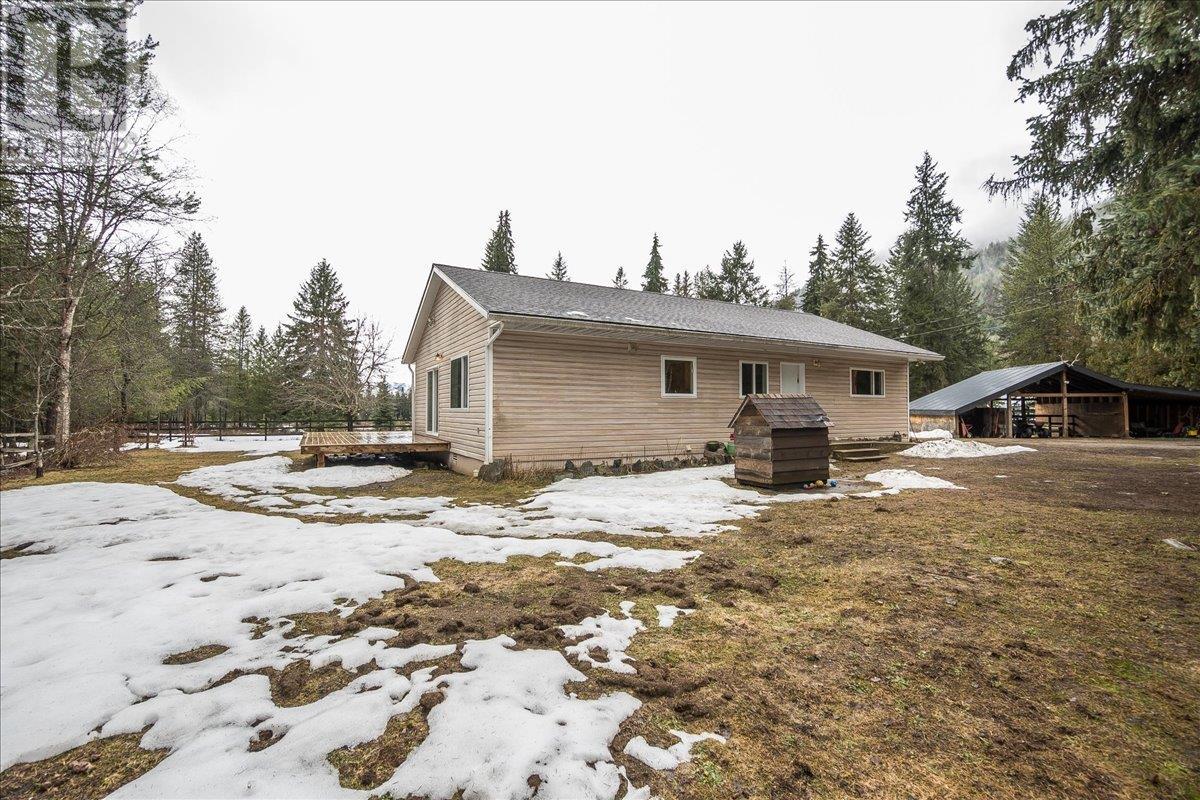 304 Hubscher Road, Fruitvale, British Columbia  V0G 1L1 - Photo 47 - 10339674