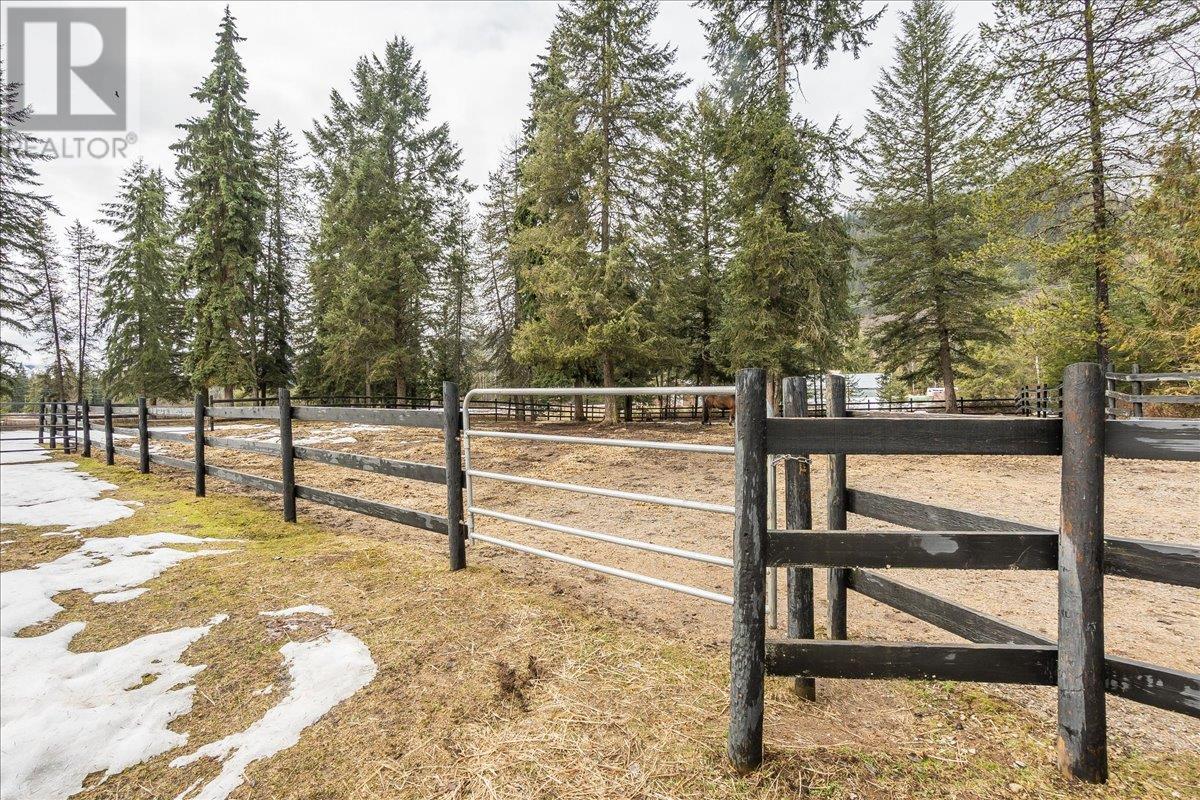 304 Hubscher Road, Fruitvale, British Columbia  V0G 1L1 - Photo 48 - 10339674
