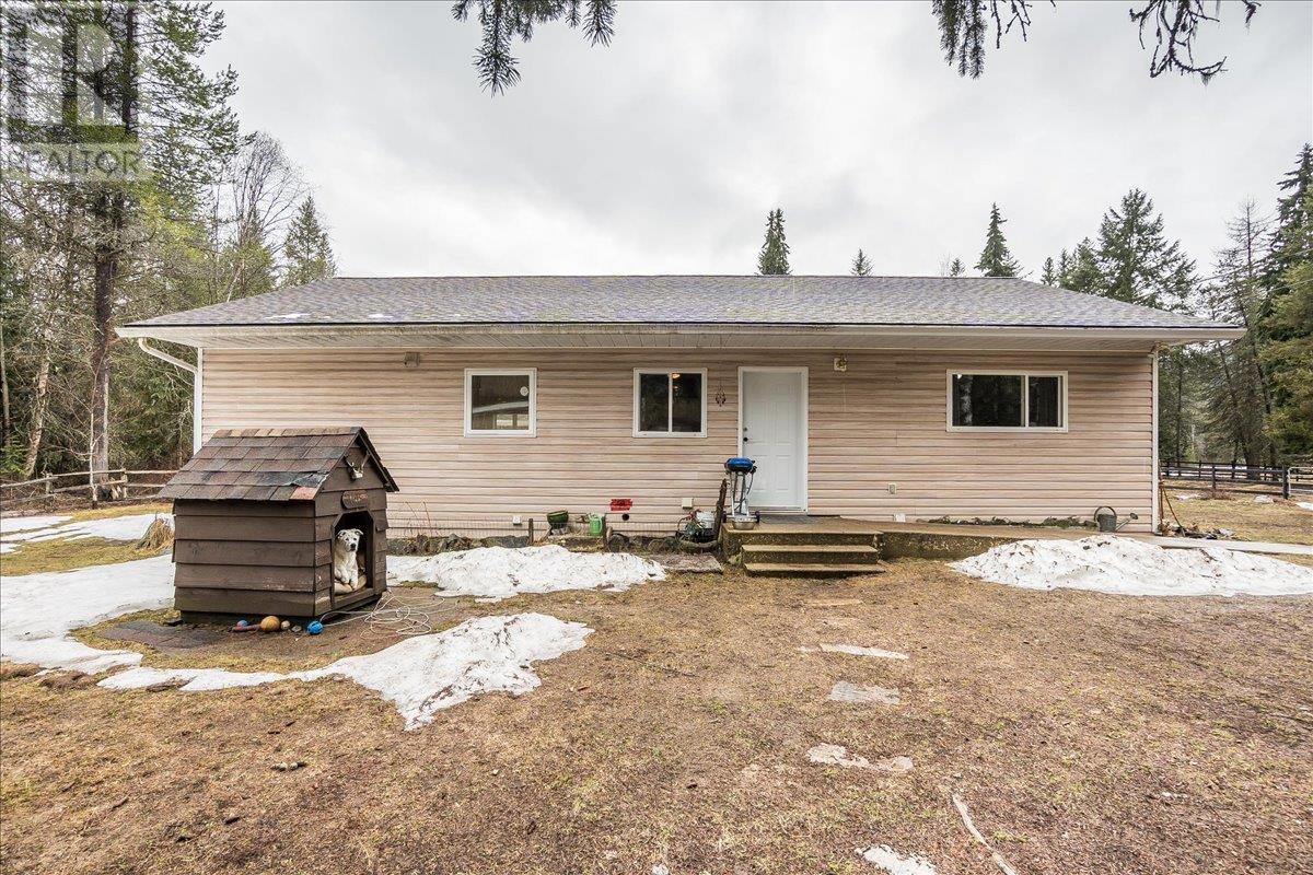 304 Hubscher Road, Fruitvale, British Columbia  V0G 1L1 - Photo 6 - 10339674
