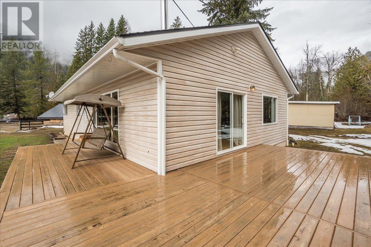 304 Hubscher Road, Fruitvale, British Columbia  V0G 1L1 - Photo 7 - 10339674