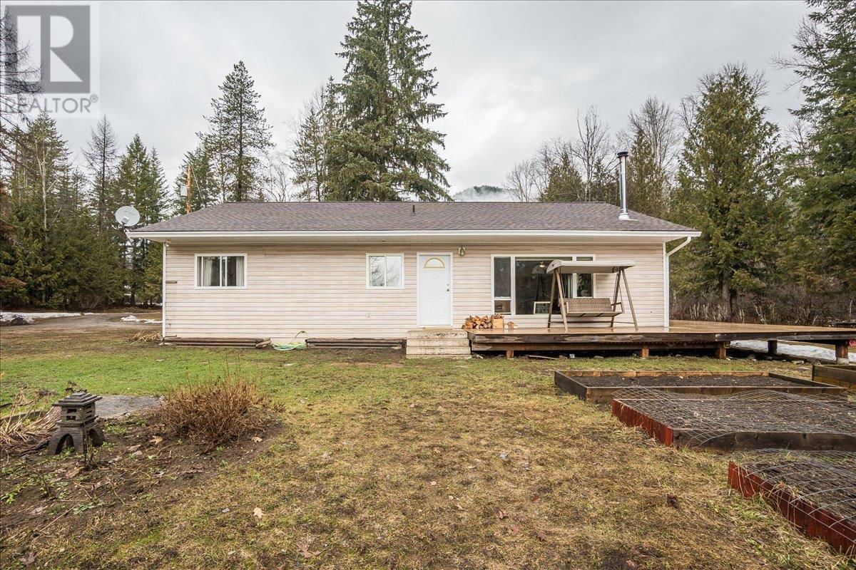 304 Hubscher Road, Fruitvale, British Columbia  V0G 1L1 - Photo 8 - 10339674