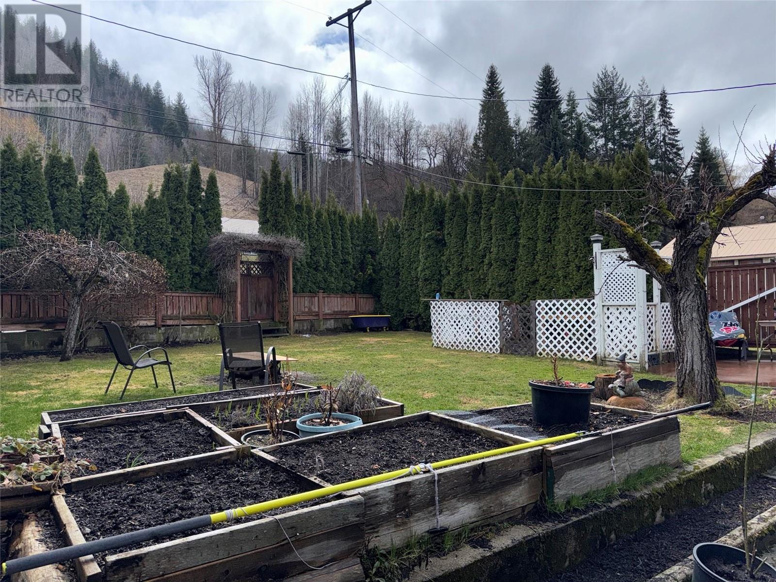 138 Haig Street, Warfield, British Columbia  V1R 2L9 - Photo 37 - 10341263