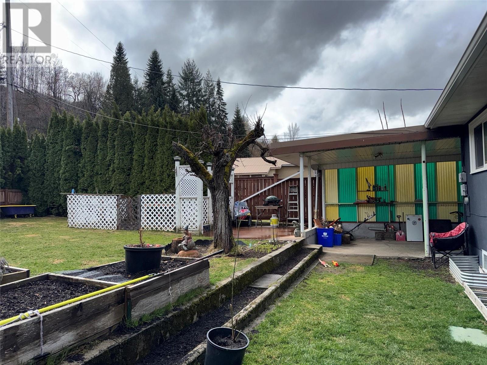 138 Haig Street, Warfield, British Columbia  V1R 2L9 - Photo 38 - 10341263