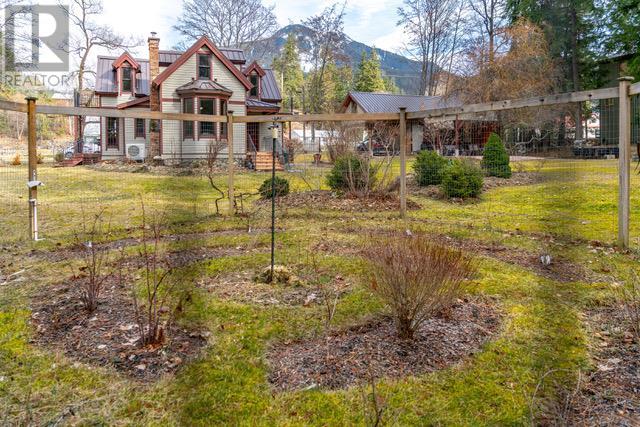 305 Bellevue Street, New Denver, British Columbia  V0G 1S0 - Photo 19 - 10341555