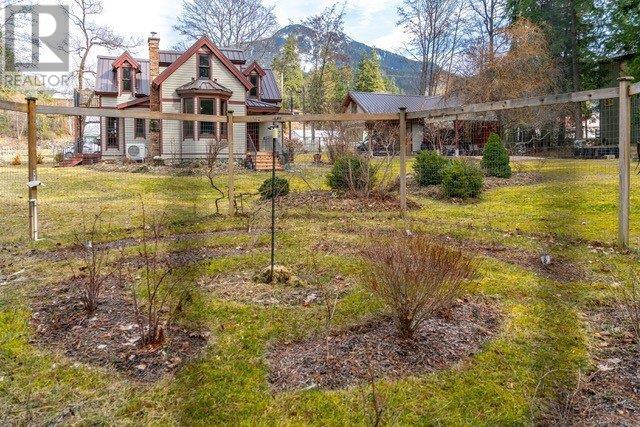 305 Bellevue Street, New Denver, British Columbia  V0G 1S0 - Photo 38 - 10341555