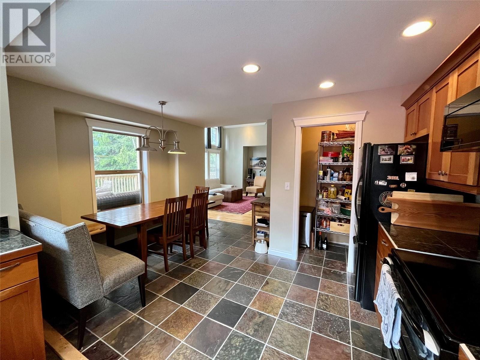 424 Bayview Road, Nakusp, British Columbia  V0G 1R1 - Photo 11 - 10341386