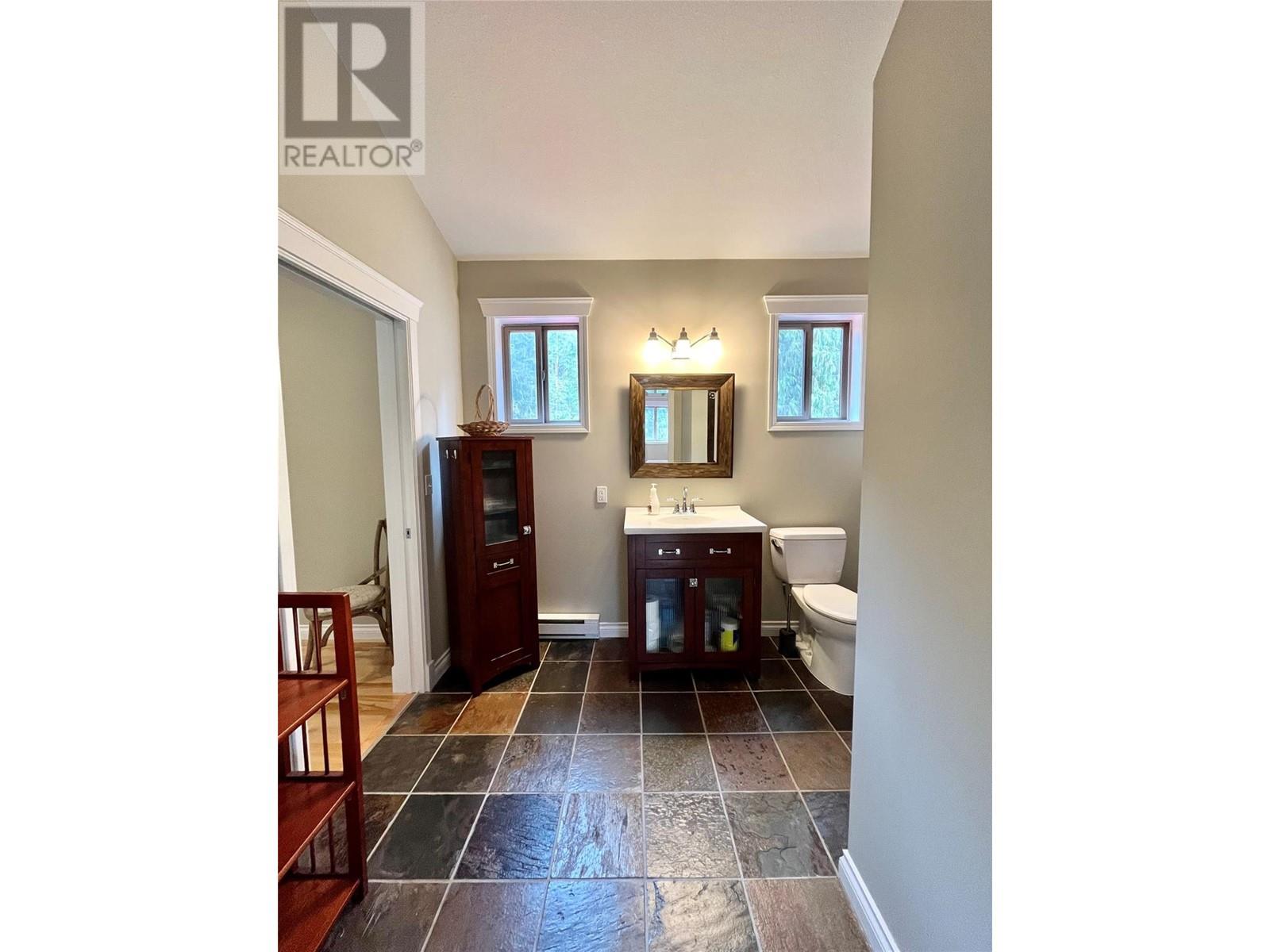 424 Bayview Road, Nakusp, British Columbia  V0G 1R1 - Photo 22 - 10341386