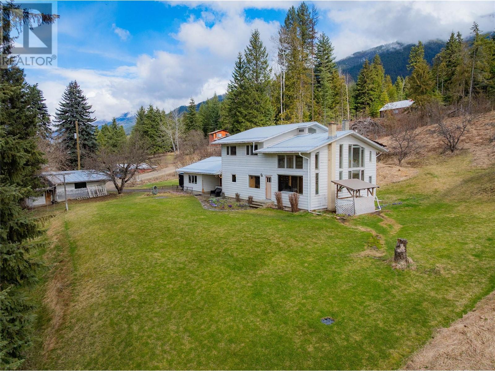6943 Kanigan Road, Appledale, British Columbia  V0G 2J0 - Photo 1 - 10341853