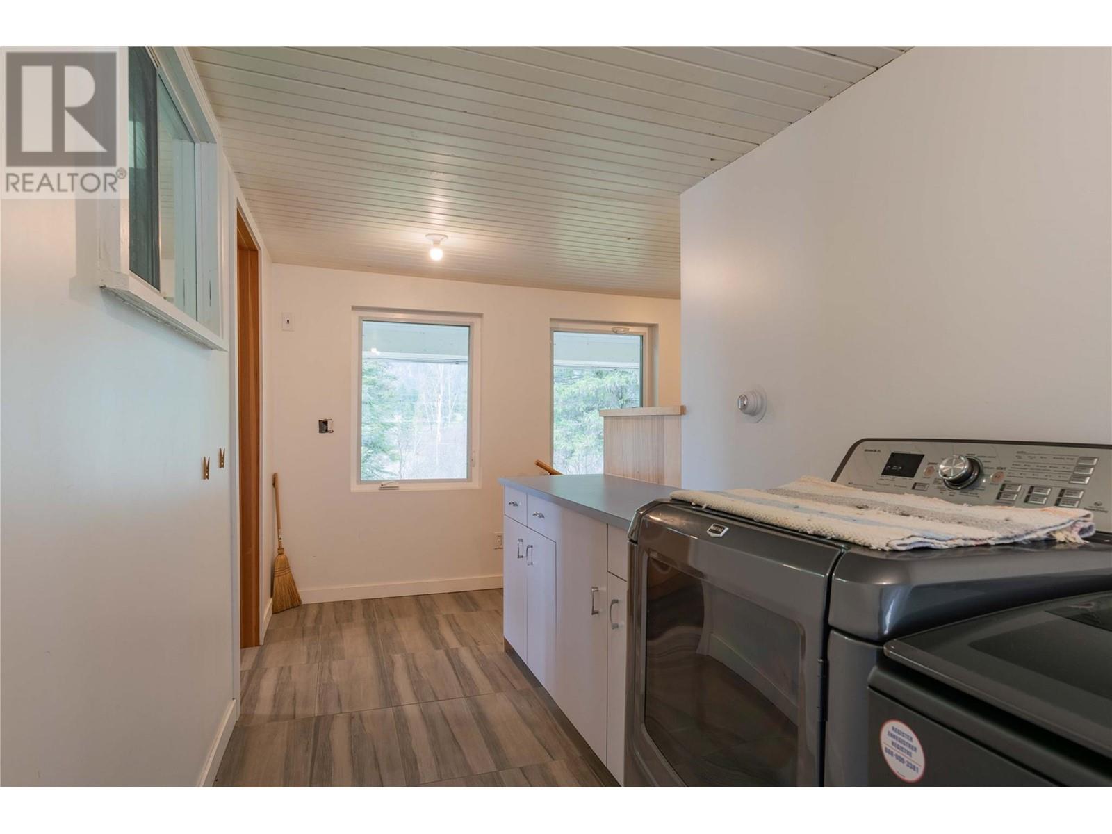 6943 Kanigan Road, Appledale, British Columbia  V0G 2J0 - Photo 22 - 10341853