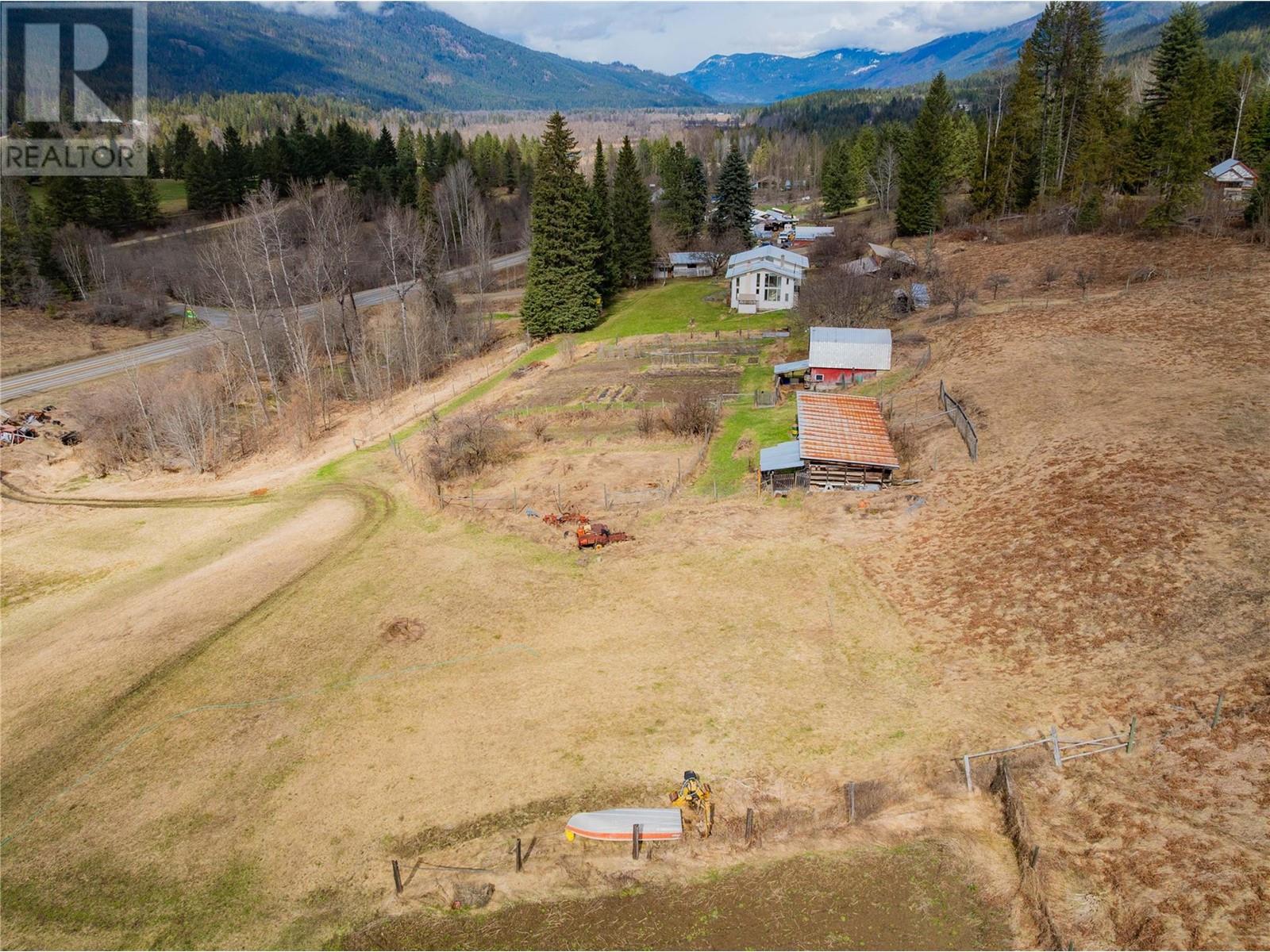 6943 Kanigan Road, Appledale, British Columbia  V0G 2J0 - Photo 5 - 10341853