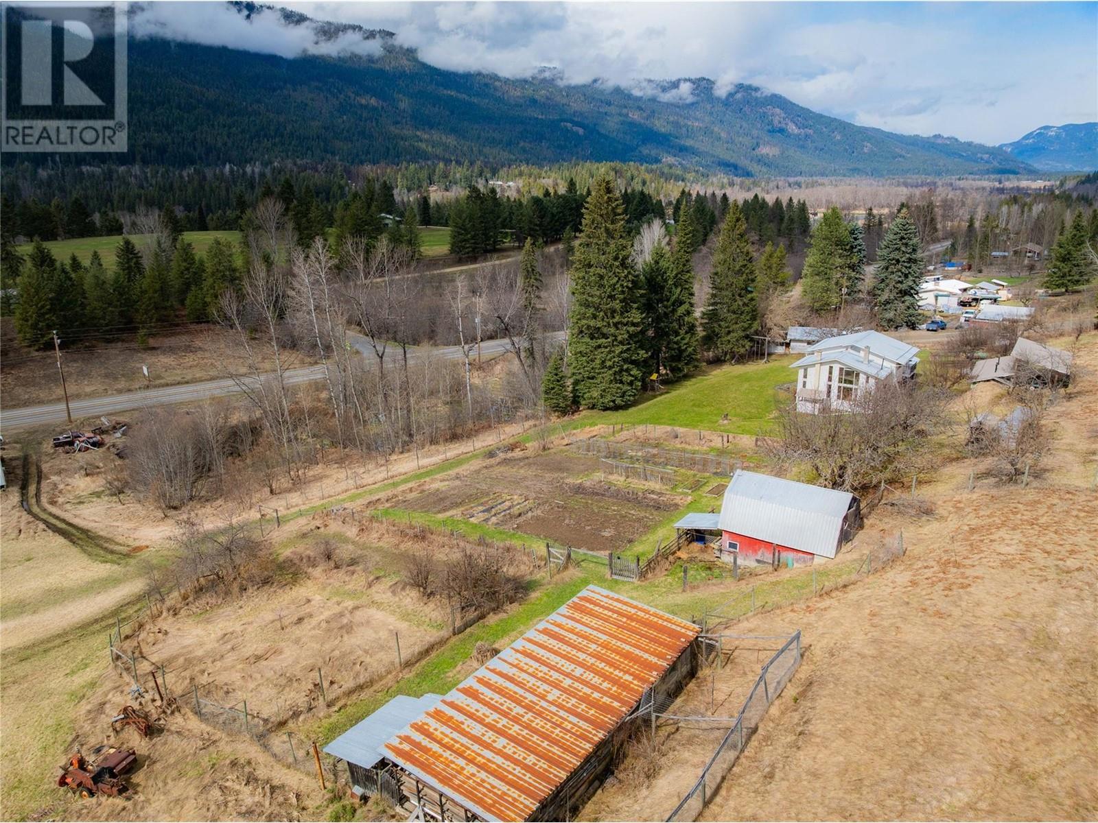 6943 Kanigan Road, Appledale, British Columbia  V0G 2J0 - Photo 6 - 10341853
